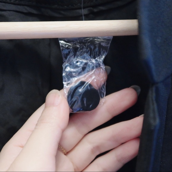 Padded Shoulder Crop Blazer - Black - Picture 5 of 5